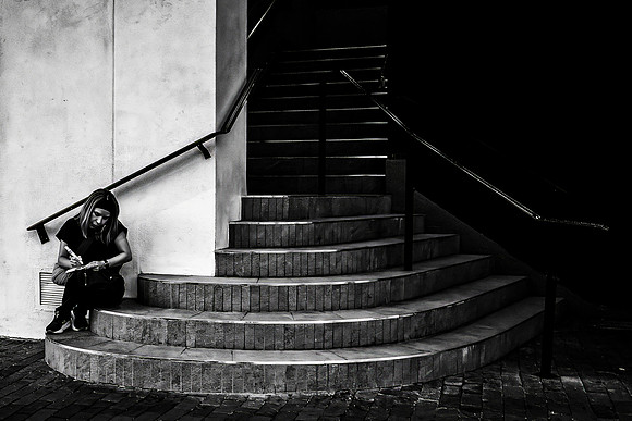 33~On The Stairs~R0028032