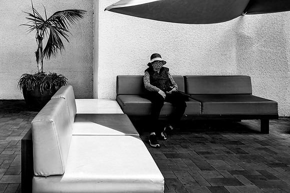 01~Please Be Seated