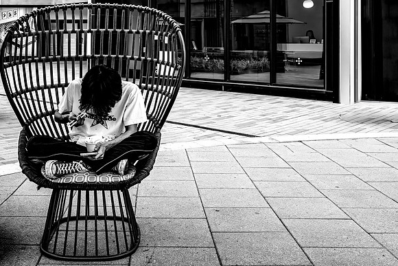 05~Please Be Seated
