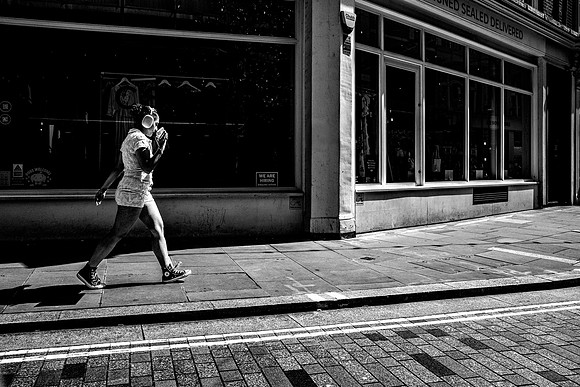 05~In A Rush~R0013513
