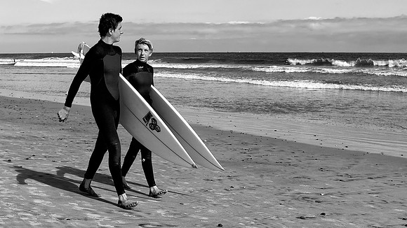 Surfing Bros